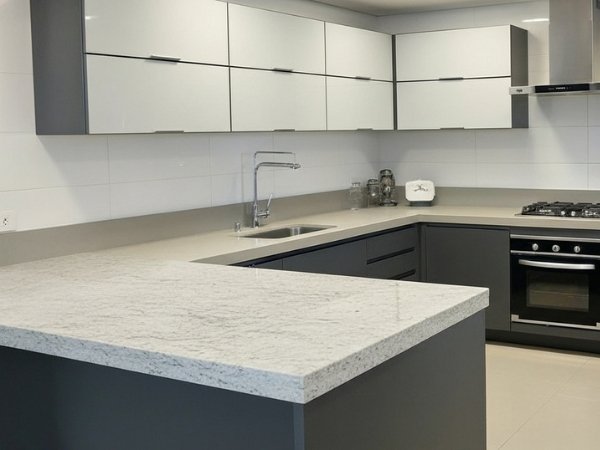 granito branco siena na cozinha